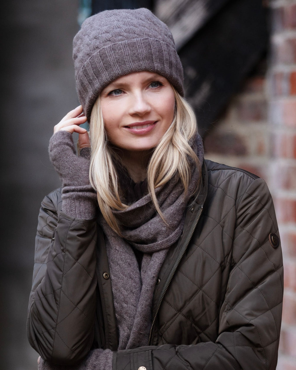 Ladies Cashmere Cable Beanie ~ Mocha